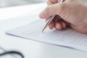 Zwolnienie z ZUS – kogo dotyczy, jak złożyć wniosek, co zyskasz