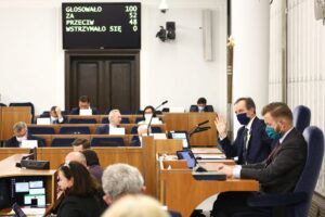 Senat wprowadził 95 poprawek do Tarczy 2.0