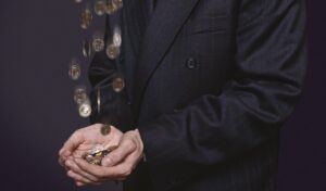 Czy można równocześnie korzystać z Tarczy Finansowej PFR i Tarczy Antykryzysowej? Limity pomocy