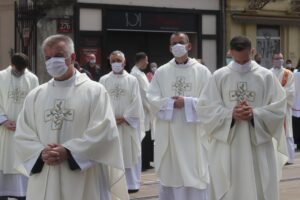 Tarcza 4.0 chroni także duchownych. Zmiany w zwolnieniu z opłacania ZUS za księży