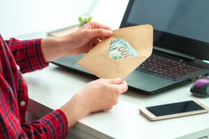 Wynagrodzenie minimalne w 2021 r. Płaca miesięczna wyższa o 140 zł, stawka godzinowa o 1 zł