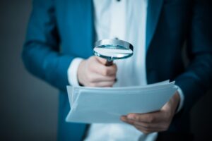 Zbieg tytułów do ubezpieczeń społecznych – ZUS bada problem i ocenia skutki