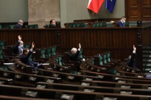 Tarcza branżowa 6.0 uchwalona w Sejmie. Więcej branż skorzysta z pomocy