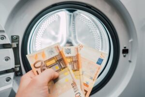 Nowe obowiązki w walce z praniem pieniędzy – także dla księgowych i biur rachunkowych