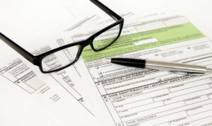 Ulga dla młodych a dochody z zagranicy. Kiedy należy je rozliczyć?