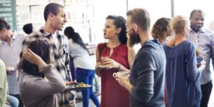 Wyjazdy i spotkania integracyjne: jakie obowiązki spoczywają na pracodawcy w czasie pandemii?