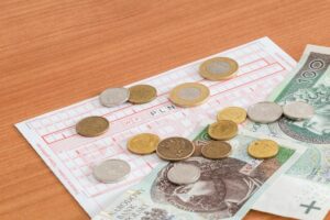 Які грошові виплати від Закладу соціального страхування будуть виплачуватися біженцям з України