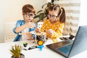 ZUS zacznie wypłaty świadczeń z programu „Dobry start” od 18 lipca