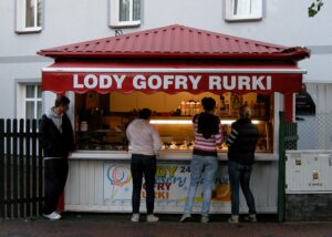 Czy budka z goframi to firma? Działalność sezonowa a przepisy podatkowe