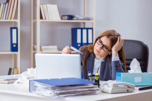 Ekspert tłumaczy, kto i kiedy może korzystać ze zwolnienia chorobowego