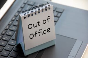 Urlop wypoczynkowy 2024. Zmiana terminu przez pracodawcę, odmowa udzielenia urlopu