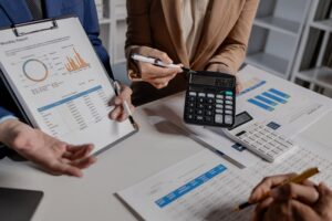 Przychód, dochód, obrót i zysk czyli o pieniądzach w firmie