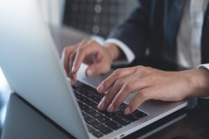 Praca zdalna – forma wypowiedzenia umowy o pracę