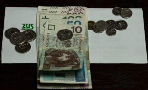 Pełnego ozusowania umów cywilnoprawnych nie będzie. Rząd zmienia zdanie i nie chce realizować KPO