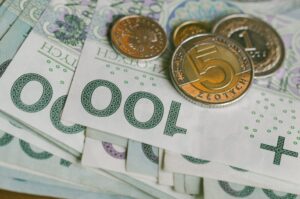 Płatne zwolnienia od pracy po zmianie systemu płacowego