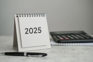 Najniższa krajowa 2025. Minimalne wynagrodzenie w górę od 1 stycznia 2025 [kwoty brutto-netto]