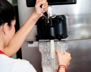 Wakacyjna praca a prawo do świadczeń chorobowych