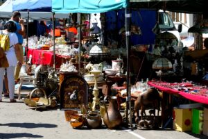 Podatek przy zakupie używanych rzeczy powyżej 1000 zł. Kto i kiedy musi rozliczyć zakupy u fiskusa?