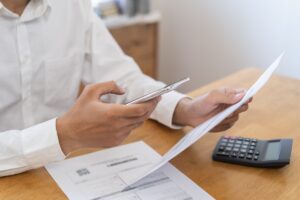 Które branże najdłużej czekają na opłacenie faktur