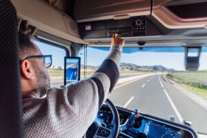 Dopłaty do tachografów. Kto może dostać wsparcie i na jakich zasadach