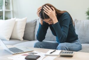 Płatnicy mają coraz większe długi wobec ZUS. Jakie konsekwencje im grożą?