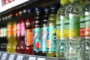 Zmiany w opłacie cukrowej – rząd szykuje podwyżki. Sprawdzamy co zmieni się dla producentów i konsumentów?