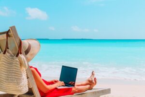 Wycieczka zagraniczna dla pracownika w podatkowych kosztach firmy? Fiskus jest na tak