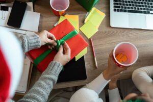 Prezenty świąteczne dla pracowników a podatek – co warto wiedzieć w 2025?