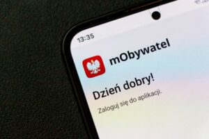 Święta w drodze? Usługi i dokumenty dla kierowcy w aplikacji mObywatel