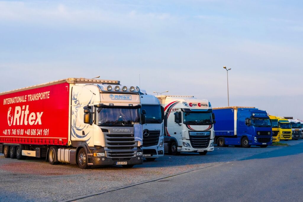 Ciężarówki, trans[port, logistyka