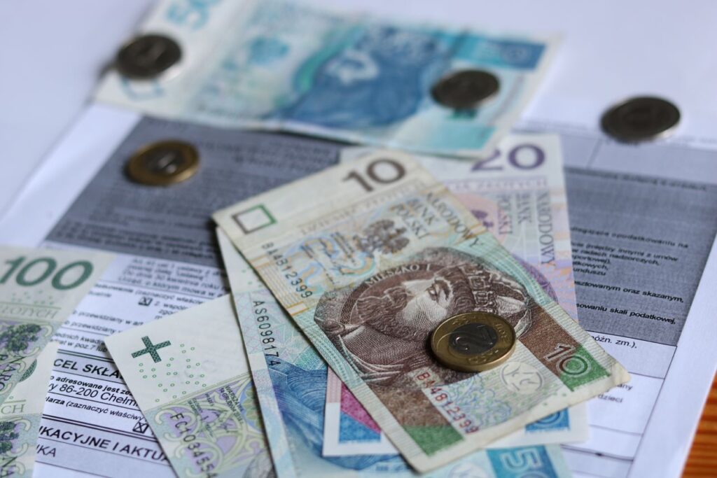 PIT, deklaracja podatkowa, banknoty