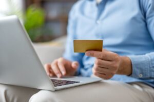 Blokada rachunku bankowego przez KAS – kiedy organ przekracza swoje uprawnienia?