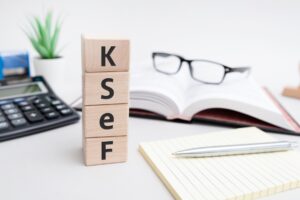 Limit 10 tys. zł w KSeF: które faktury wliczają się do progu? Ministerstwo wyjaśnia