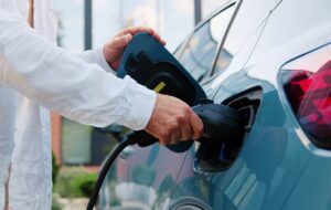 Luka w systemie. Jeździsz hybrydą? Tracisz przez błędne dane w CEPiK