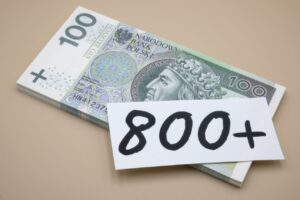 800 + do zmiany. Rząd przygotował nowy projekt ustawy, który obejmie każdą rodzinę