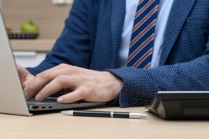 Jak korygować faktury w KSeF? Skuteczne zasady poprawiania błędów bez opcji edycji czy usuwania faktur