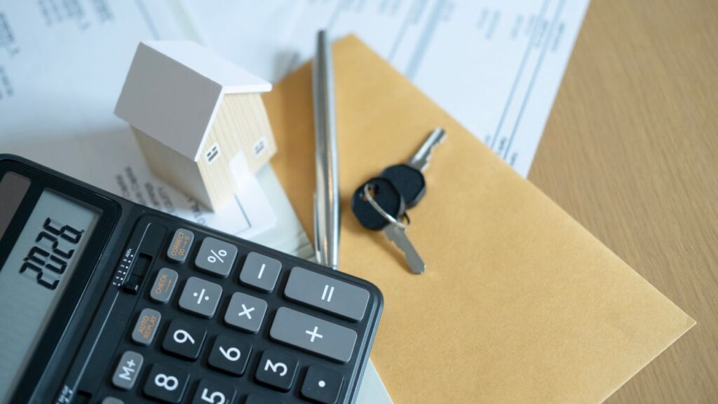 Mieszkanie, wynajem, klucze, kalkulator