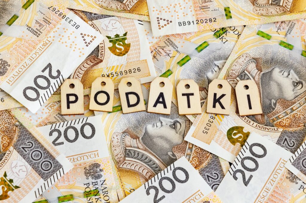 podatki akcyza pieniądze banknoty