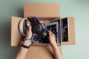 Zakup używanego telefonu, tabletu czy mebli z obowiązkowym podatkiem? Wielu podatników o tym zapomina, a fiskus upomina się o należność