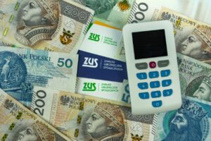Emeryci mogą dostać wyższą wypłatę z ZUS. Wystarczy złożyć jeden wniosek