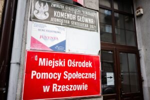 7 dodatków do zasiłku rodzinnego. Wielu rodziców nie wie, że może po nie sięgnąć