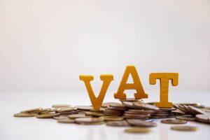 Nowy projekt zmian w VAT. Chodzi o KSeF i  mechanizm odwrotnego obciążenia