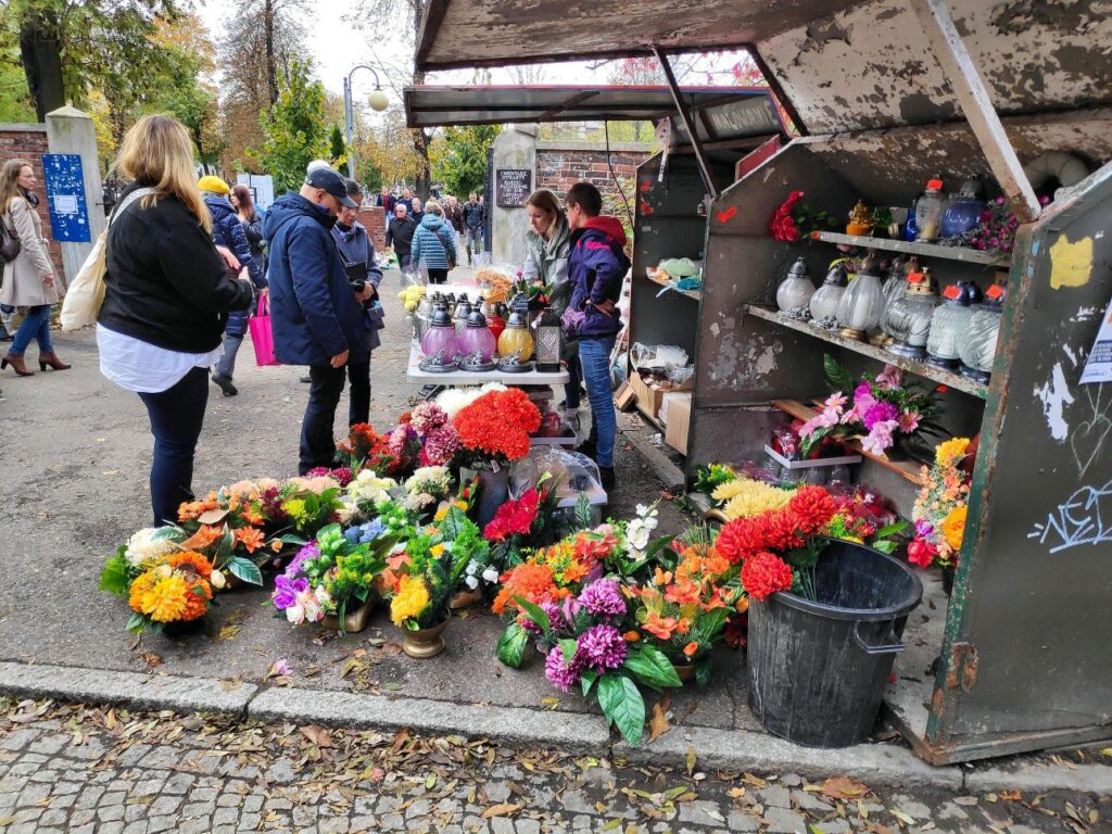 Cmentarz, znicze, Wszystkich Świętych