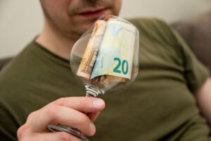 „Renta alkoholowa” 2026 a PIT. Rodzina może odliczyć leki i dojazdy, ale musi pilnować limitu